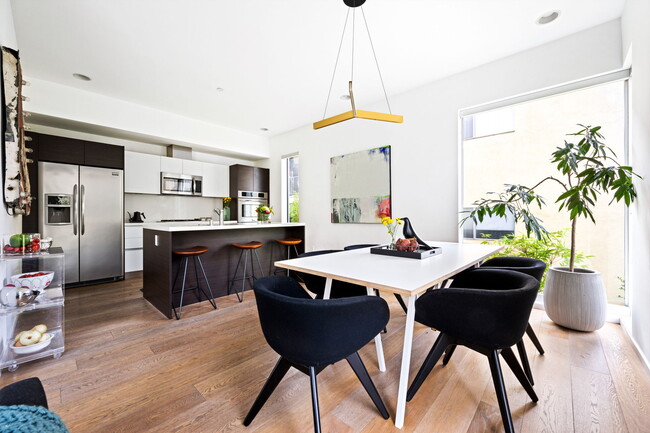 Kitchen - 749 S Cloverdale Ave