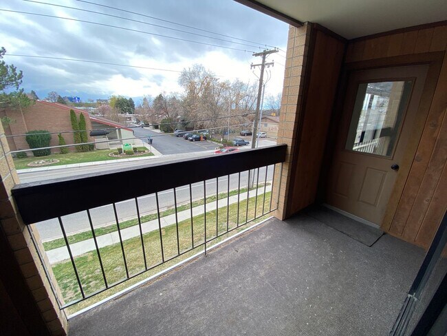 Foto del edificio - 2244 N Canyon Rd