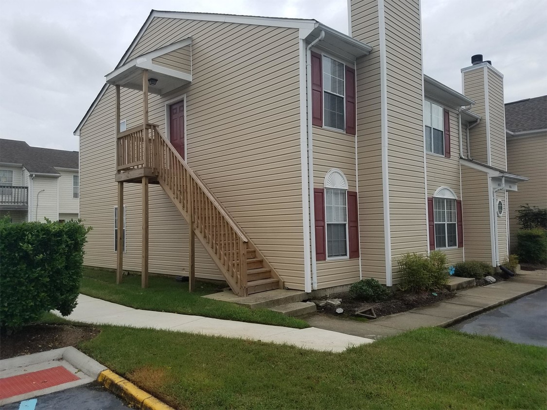 Primary Photo - 1424 Deerpond Ln