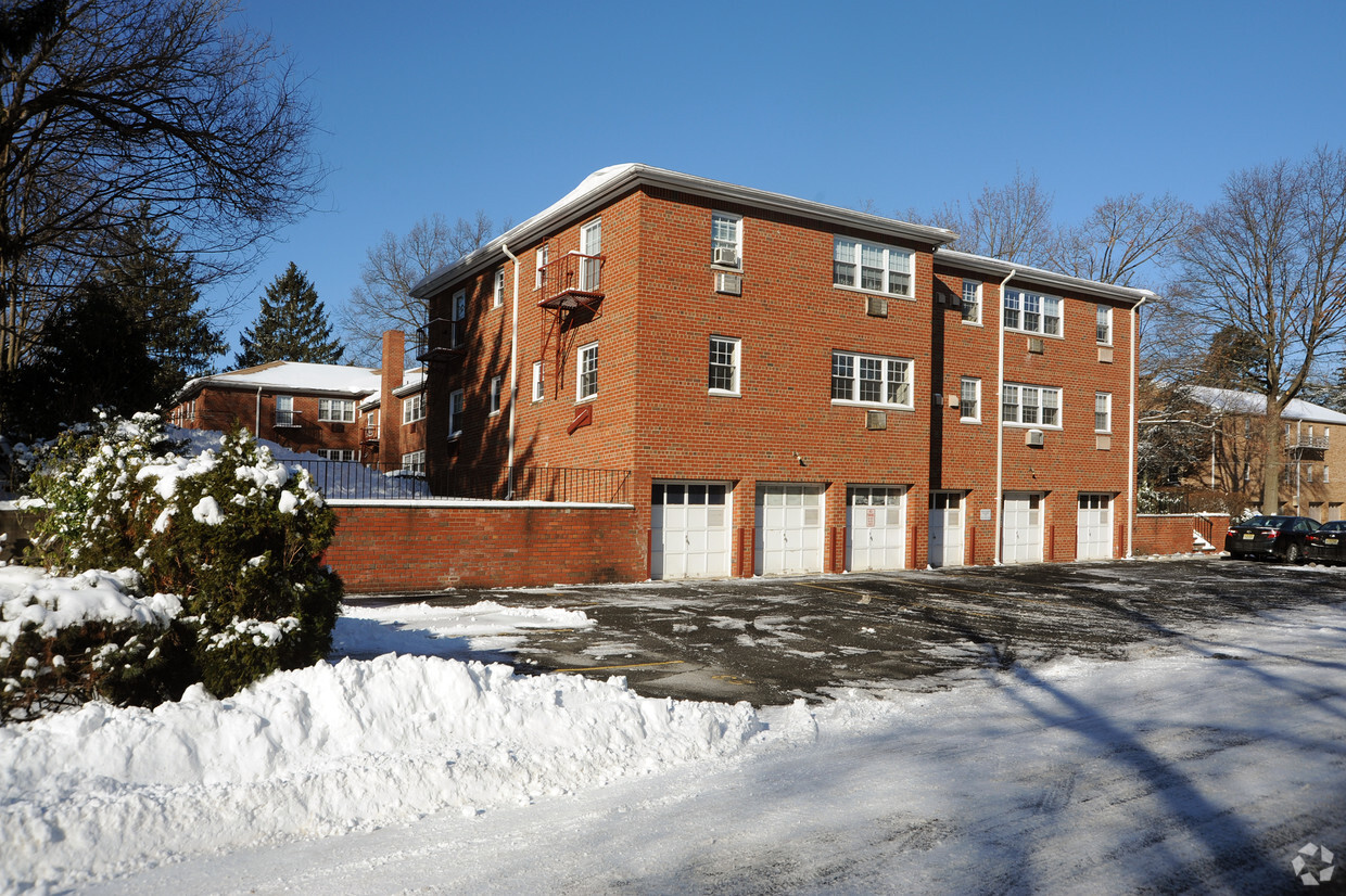 Foto del edificio - Maple Shade Apartments