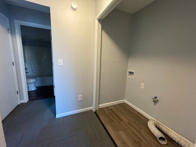 Foto del edificio - 356 Stone Creek Dr