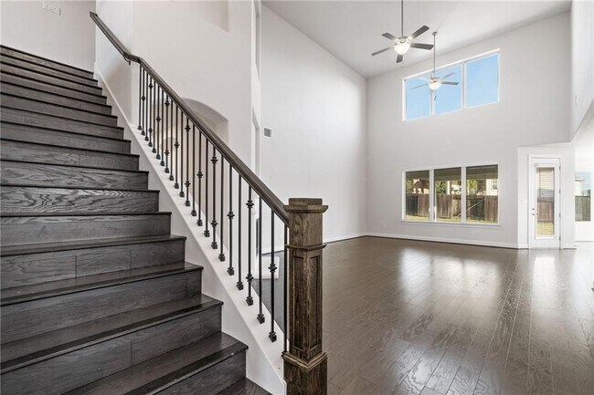 Building Photo - 5821 Los Flores Ln