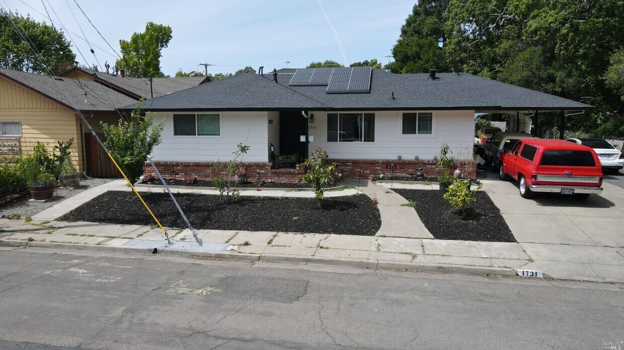 Foto principal - 1731 Solano Dr