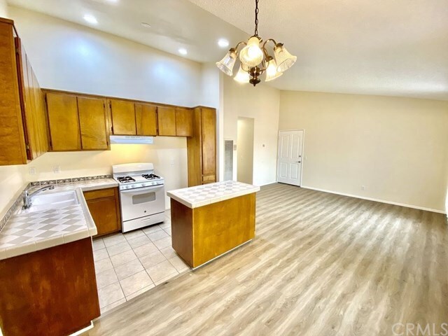 Foto del edificio - 2211 Cedar Ave
