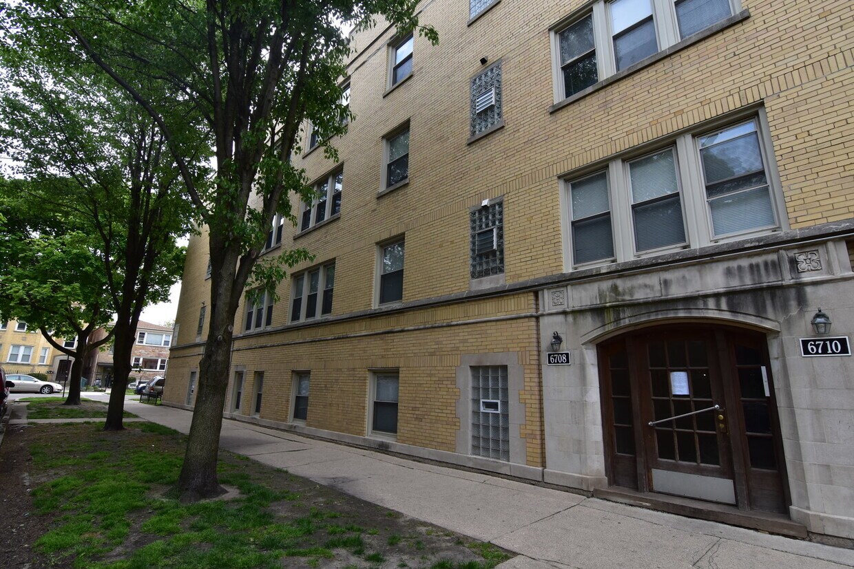Primary Photo - 6710 N Hermitage Ave