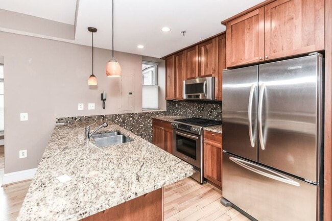 Building Photo - Luxury Two Bedroom near DuPont + Parking