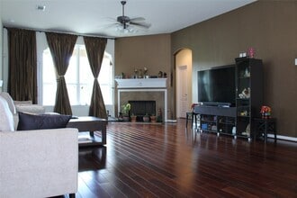 Building Photo - 326 Trillium Dr