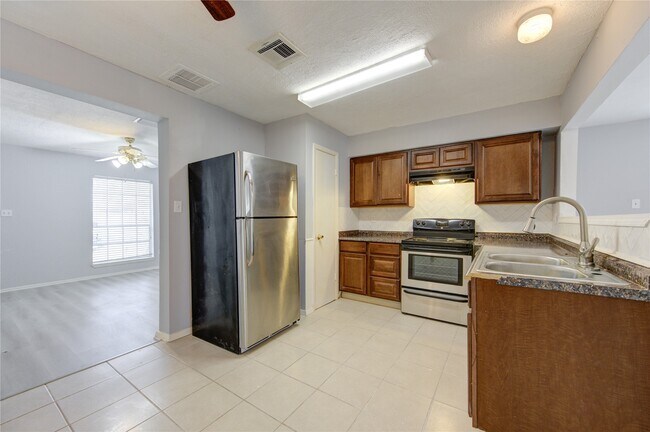 Foto del edificio - 6115 Westbranch Dr