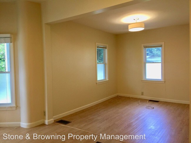 Building Photo - 121 Maple Ave