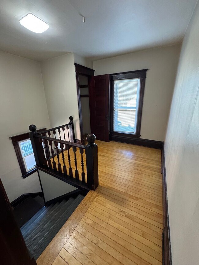 Building Photo - 1657 5th Ave