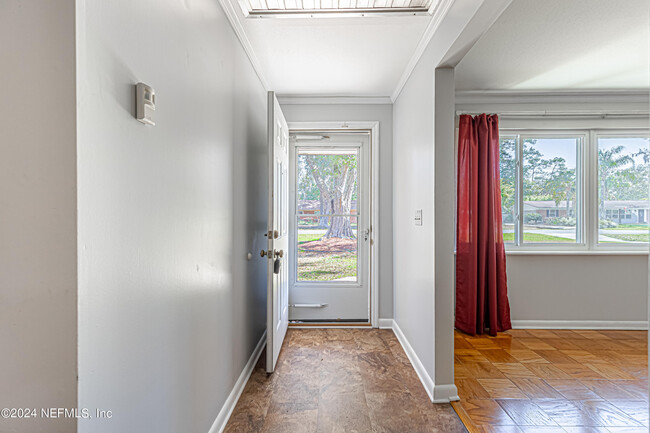 Building Photo - 4870 Tara Woods Dr E
