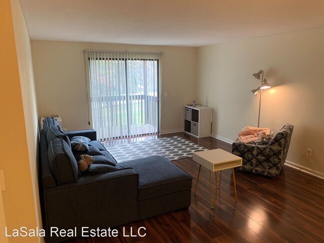 Building Photo - 1 br, 1 bath House - 18 Surrey Drive Unit #A3
