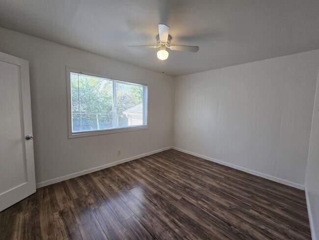 Foto del edificio - 1039 SE Roberts Ave