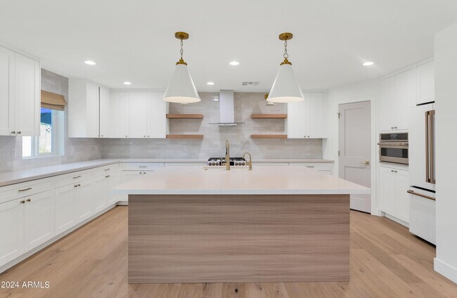 Building Photo - 4154 N 35th Pl