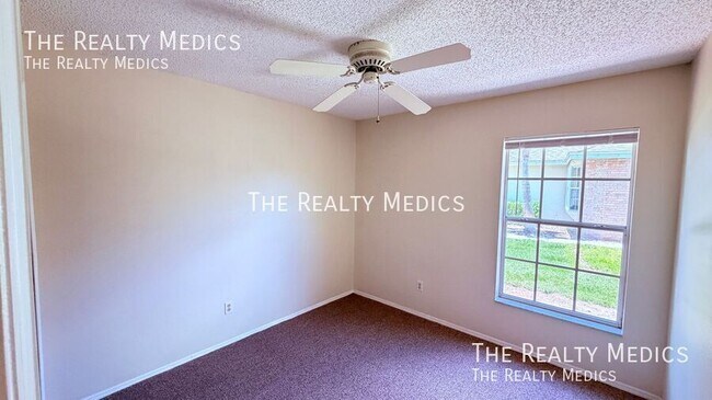 Foto del edificio - 10725 Brice Ct