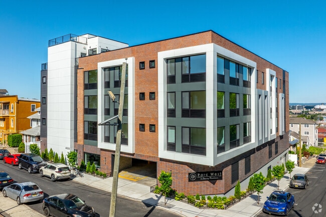 Building Photo - Parc West