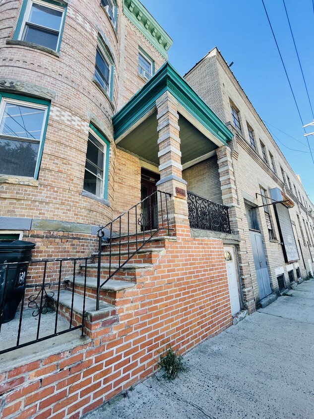 Primary Photo - 1315 13th St