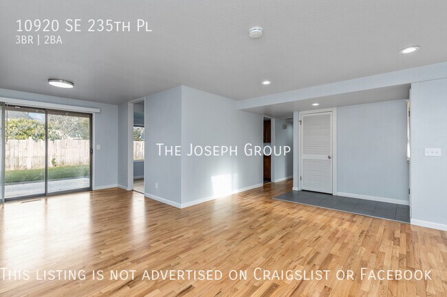 Building Photo - Conveniently located 3 bed/1.75 bath in Kent!
