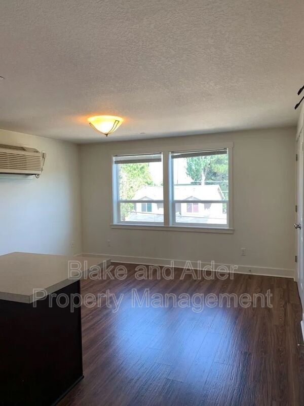 Foto del edificio - 8211 N Montana Ave