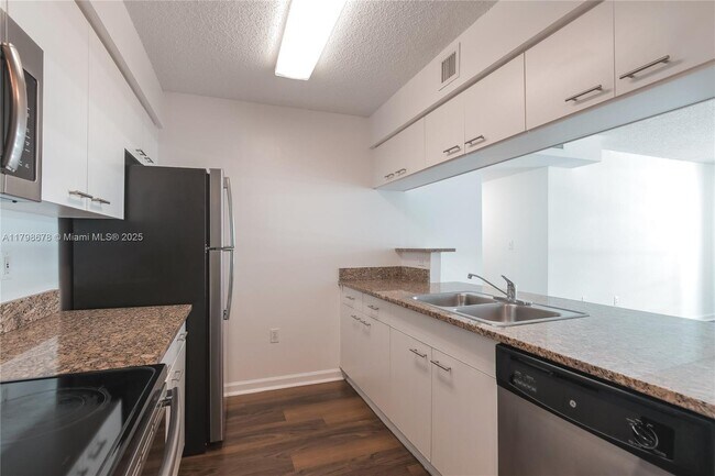 Foto del edificio - 1756 N Bayshore Dr