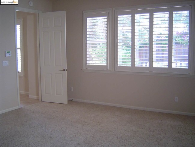 Building Photo - 5568 Arcadia Cir