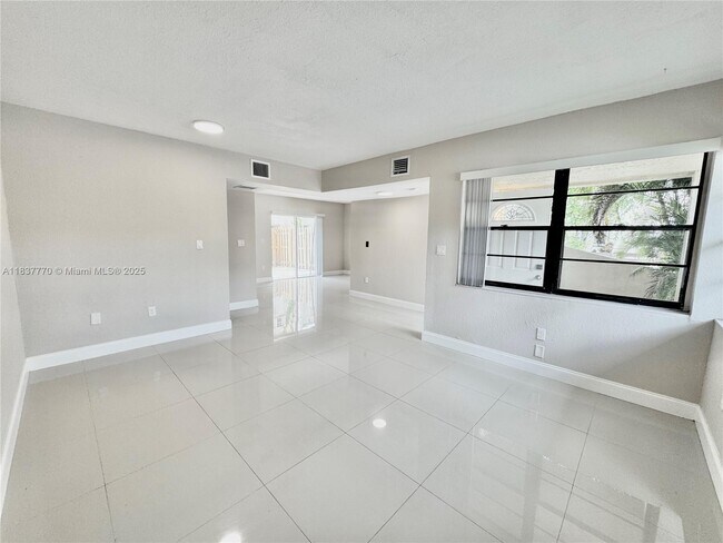 Foto del edificio - 3840 SW 52nd Ave