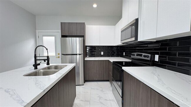 Foto del edificio - 5712 Northwestern Ave