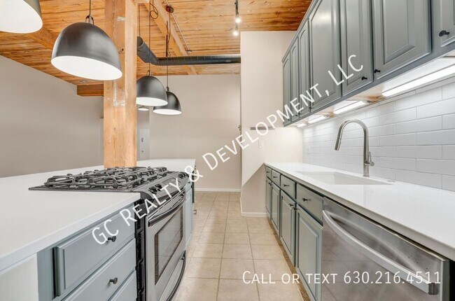 Foto del edificio - 2804 N Lakewood Ave