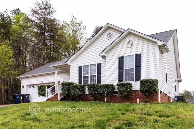 Building Photo - 400 Bennington Dr