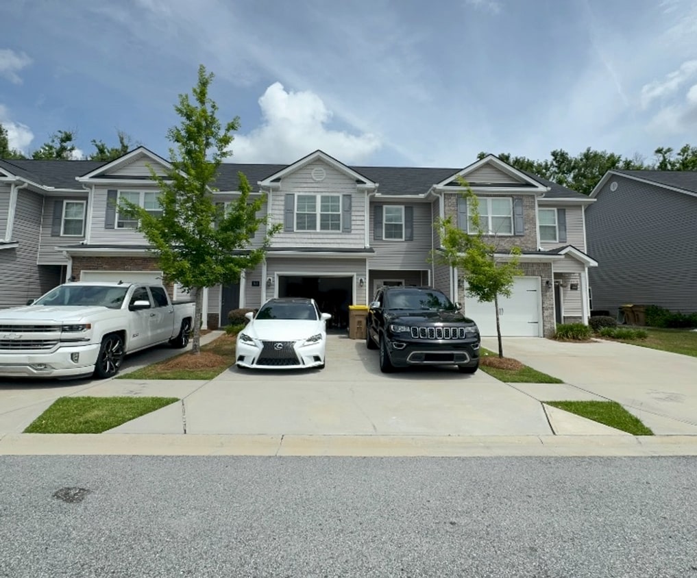 Primary Photo - 3 bedrooms, 2.5 bathrooms townhome in the ...