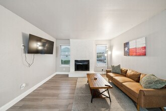 Building Photo - 1 Saddle Hill Dr