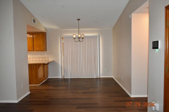 Foto del edificio - Charming 3-Bedroom Home with Spacious Backyard & 2-Car Garage