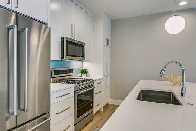Building Photo - Newly Completed Construction townhomes just an easy walk to SMU