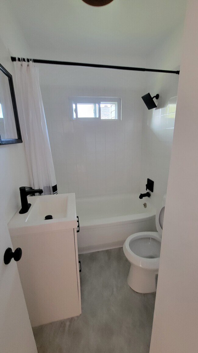 Foto del edificio - 1276 W 89th St