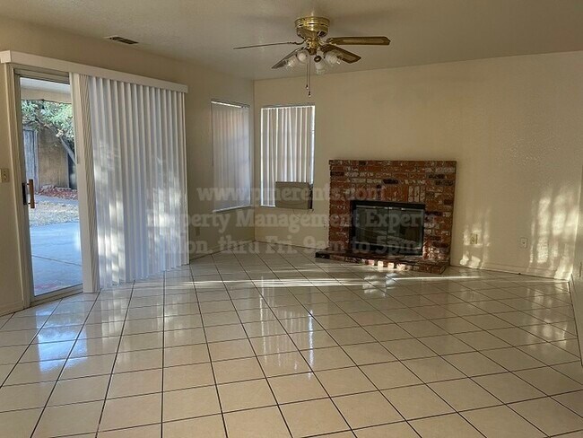 Building Photo - Two Story Home