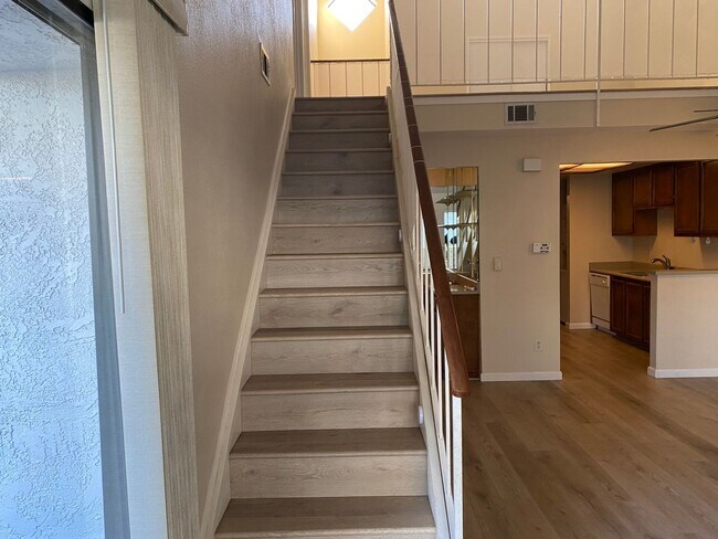 Foto del edificio - Well maintained Harbor Bay townhome. 2 bed...