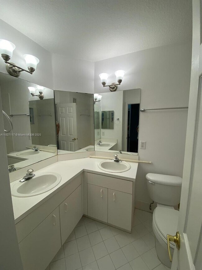 Foto del edificio - 17109 NW 23rd St