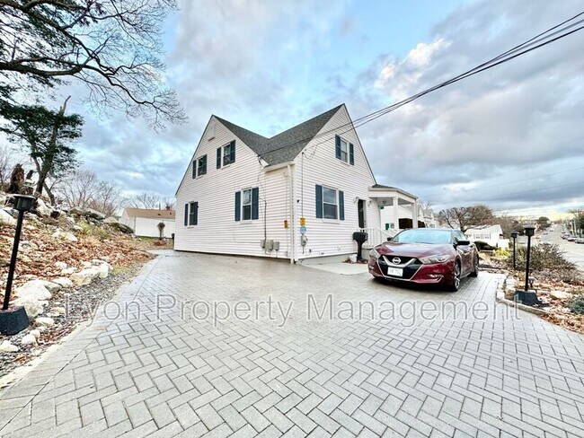 Building Photo - 2139 Mineral Spring Ave