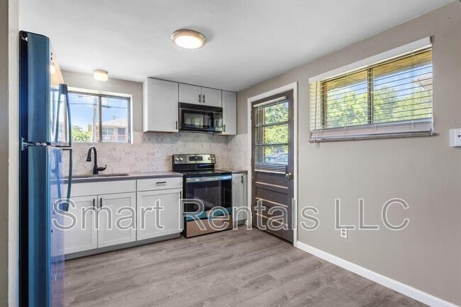 Building Photo - 491 S Holmes Ave