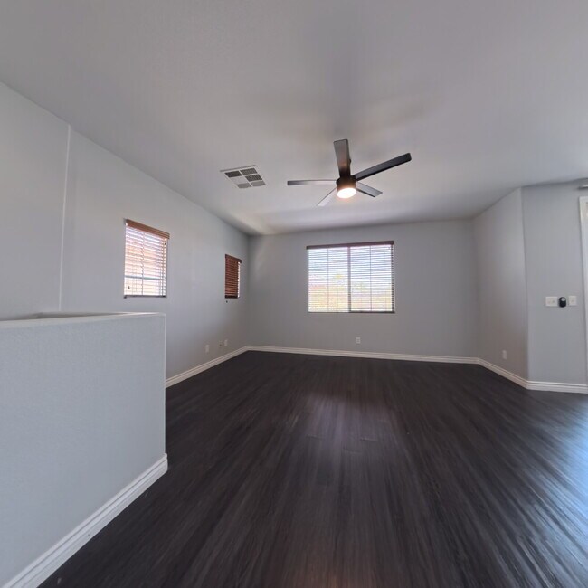 Foto del edificio - Spacious 2-bed 2-bath with Attached Car Garage at Tripoly!