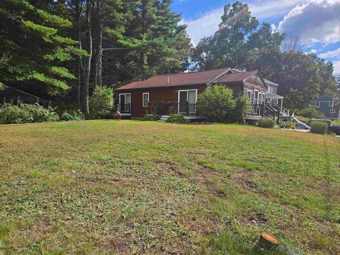 Primary Photo - 6 East Ln