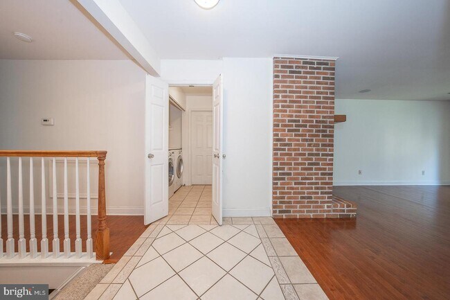 Building Photo - 301 Hanover Ct