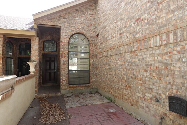 Building Photo - 109 E Del Mar Blvd