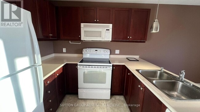 Building Photo - 12 Revelstoke Ct