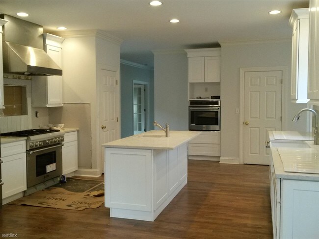 Building Photo - 4 br, 5.5 bath House - 67 Weed St