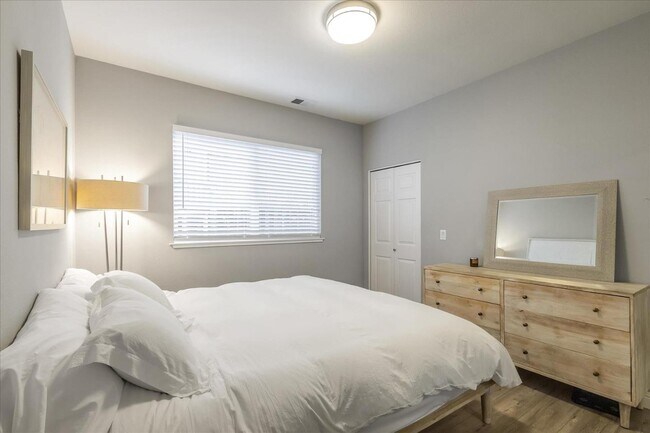 Foto del edificio - 22287 Stevens Creek Blvd