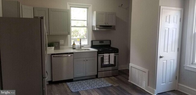 Foto del edificio - 1005 W Lancaster Ave