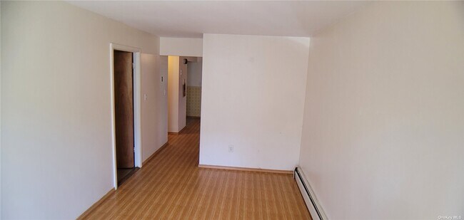Building Photo - 14762 Grand Central Pkwy