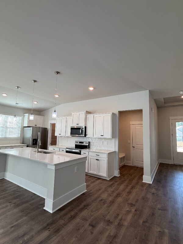 Building Photo - 123 Stride Ct