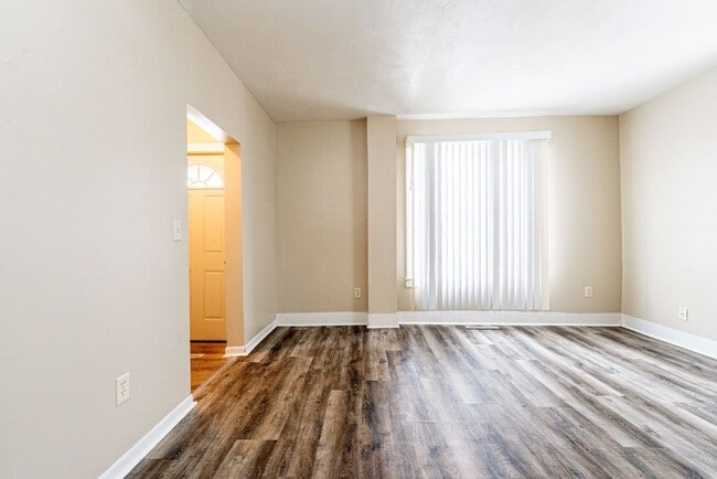 Building Photo - 506 5th St